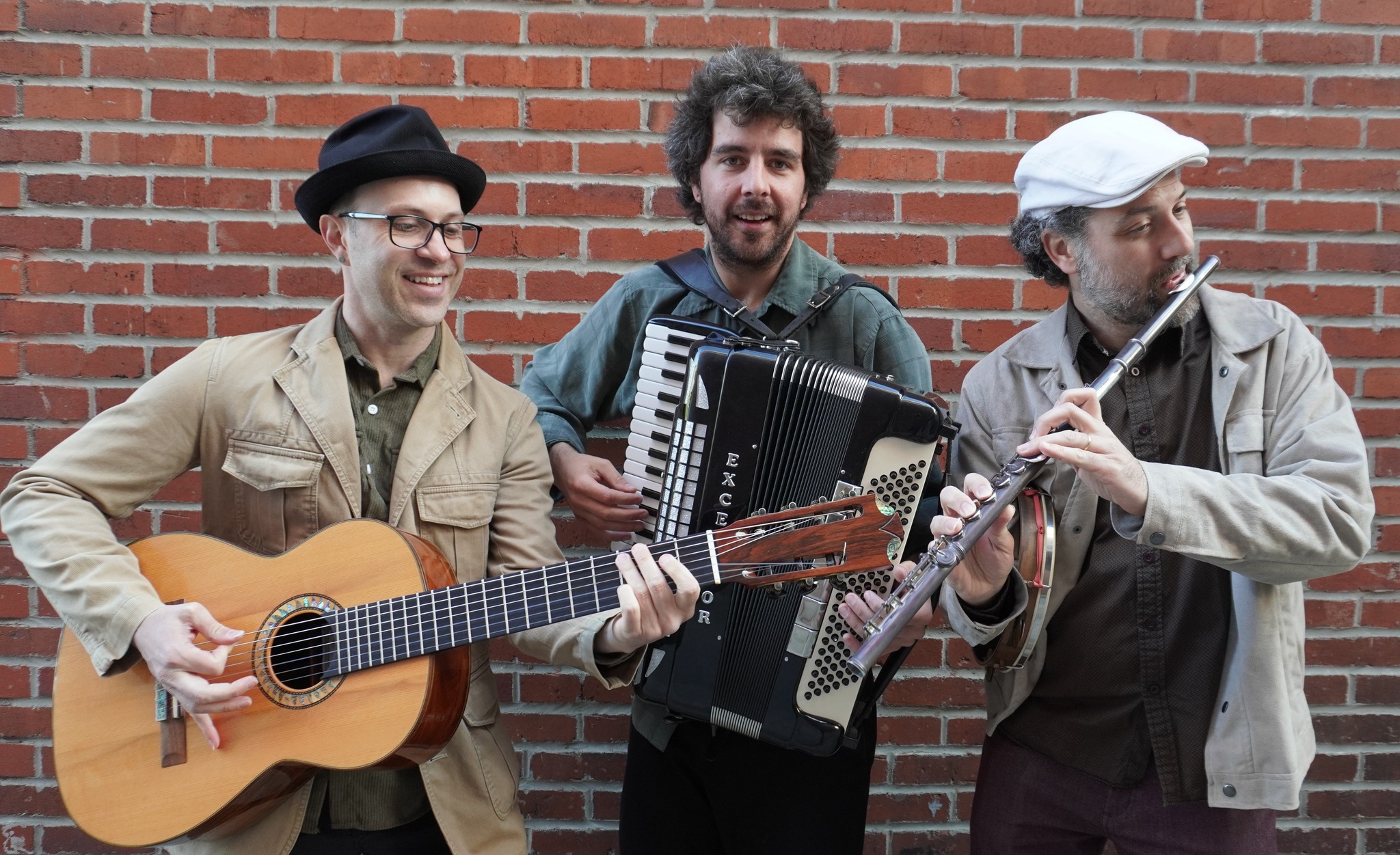 Photo 2 — Gabriel Schwartz · Trio Choro de Quintal